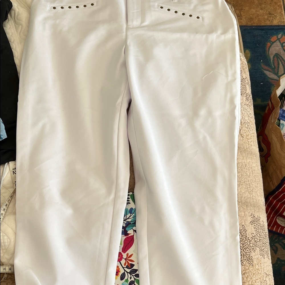 Style Co White Pants with Studded Pockets Capri Mid Rise Size 10 - Picture 5 of 5